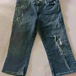 Vintage Levis 518 super low capri length women’s size 13 jeans.